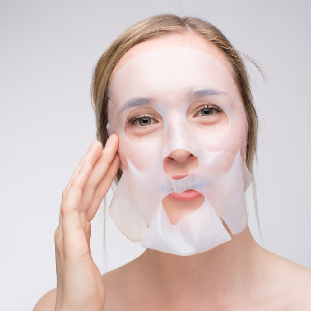 Applying of the Mira-Skin Mask onto the face